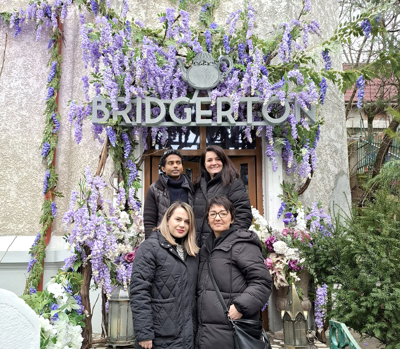 Sibianca Ioana Nechifor a realizat o parte a decorului de la Balul Bridgerton din București: „Un astfel de proiect este o împlinire a multor ani de experiență și pregătire continuă”