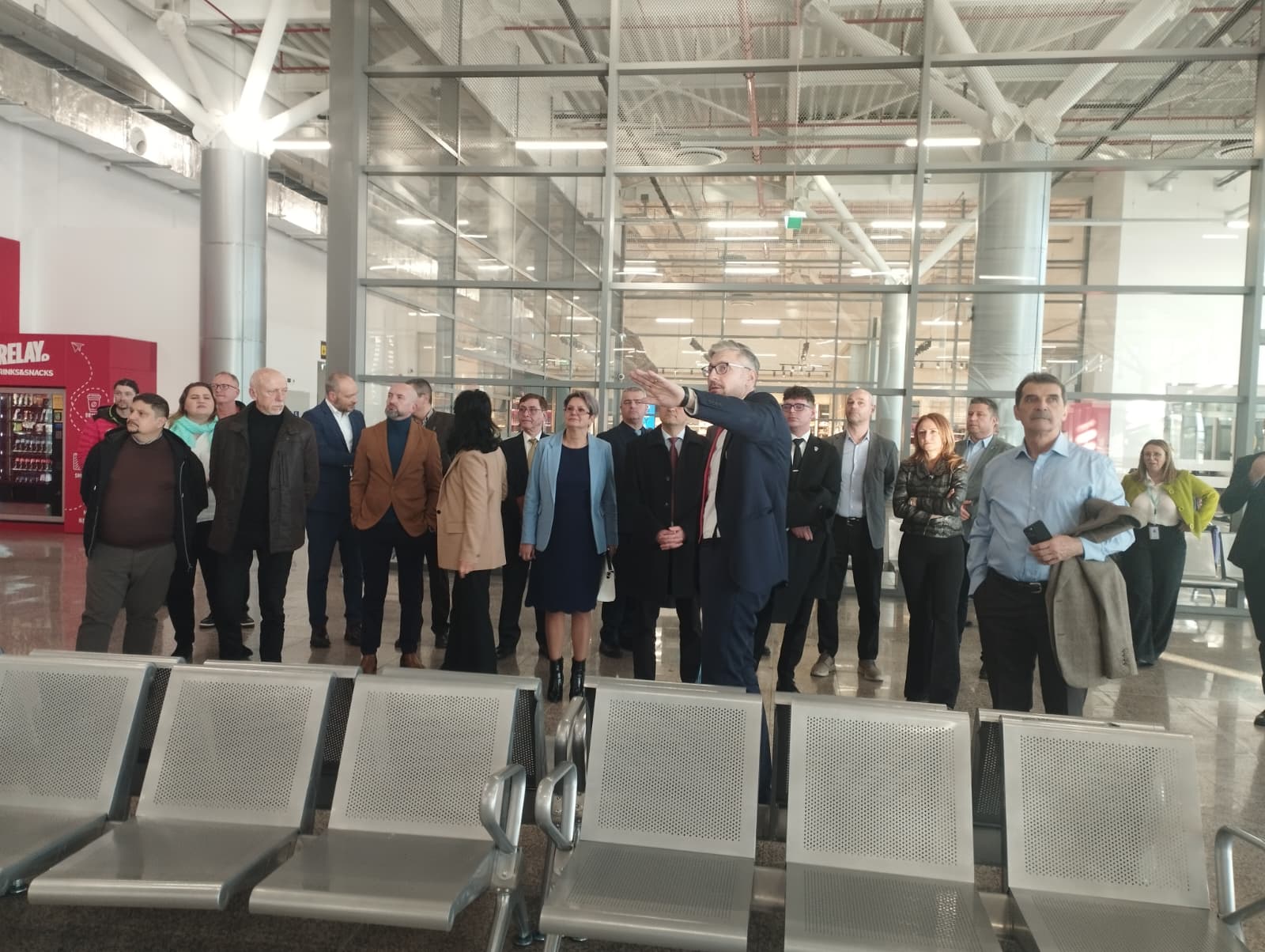 Ședință CJ la Aeroport, pentru promovarea „patriotismului local”. Cum aducem turiști la Sibiu? În episodul următor