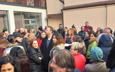 FOTO / VIDEO Peste 150 de angajați ai CJ și Primăriei Sibiu au fost evacuați într-un scenariu al pompierilor: „Nu am luat acte, nu am luat nimic. Am luat doar haina și am ieșit ”