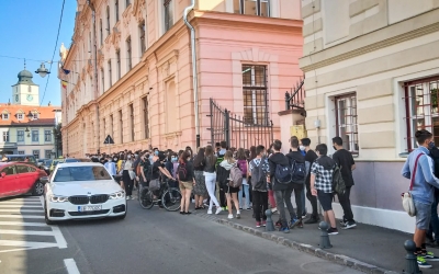 Urban Bike Revolution propune „străzi școlare” pe Lazăr, Alecsandri și Spartacus: bariere fizice pentru 45 de minute pe strada din fața școlii. Ce spun consilierii locali