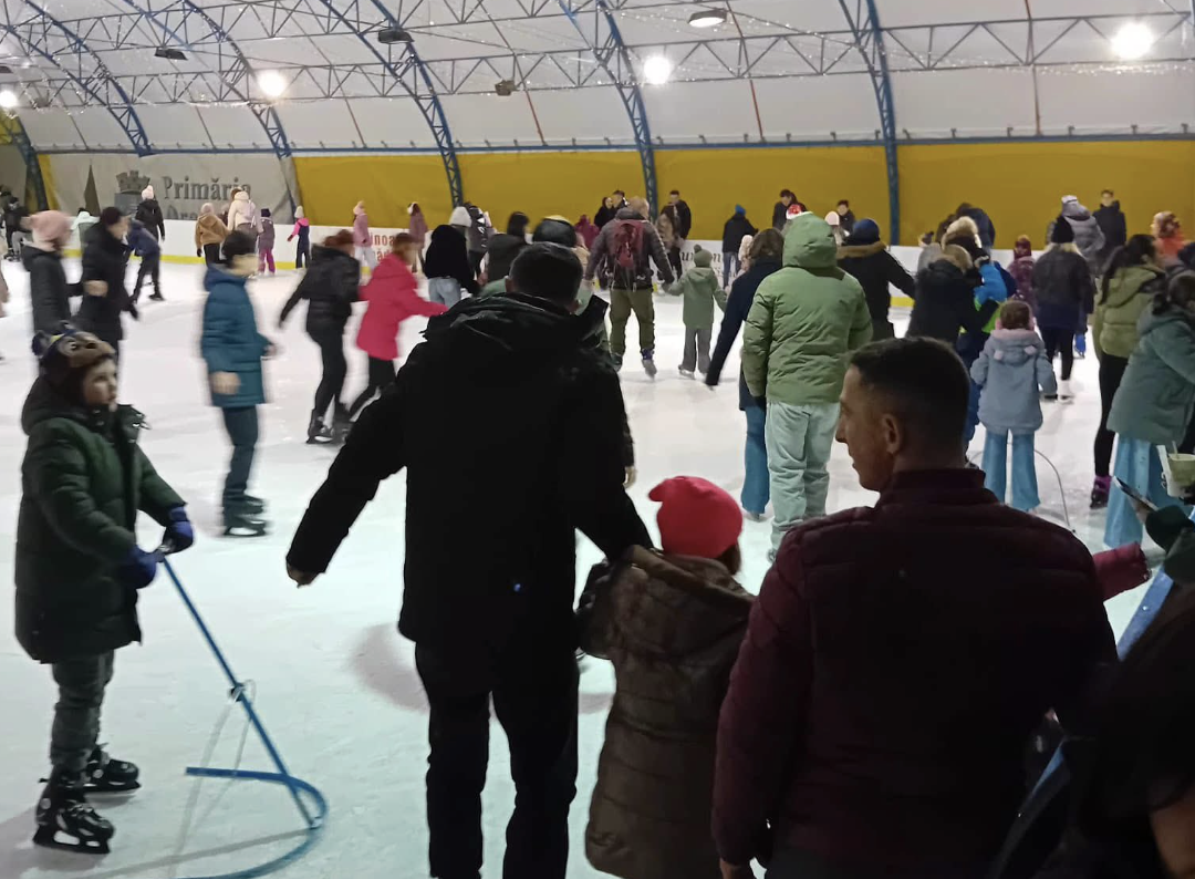 Ultimul weekend de patinat la Cisnădie: „Intrare liberă pentru domnișoare, doamne și pentru copiii însoțiți de mămici, de 1 Martie”