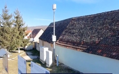 „Unde psihotronice în Turnu Roșu”. Clip viral conspiraționist, dezmințit de primărie: S-au înlocuit stațiile de amplificare pentru un semnal mai bun la telefon