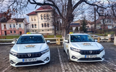 Doi prieteni din Săliște au deschis o firmă de taxi non-stop pentru oamenii din Mărginime: Ne-am dorit să facem ceva în folosul comunității