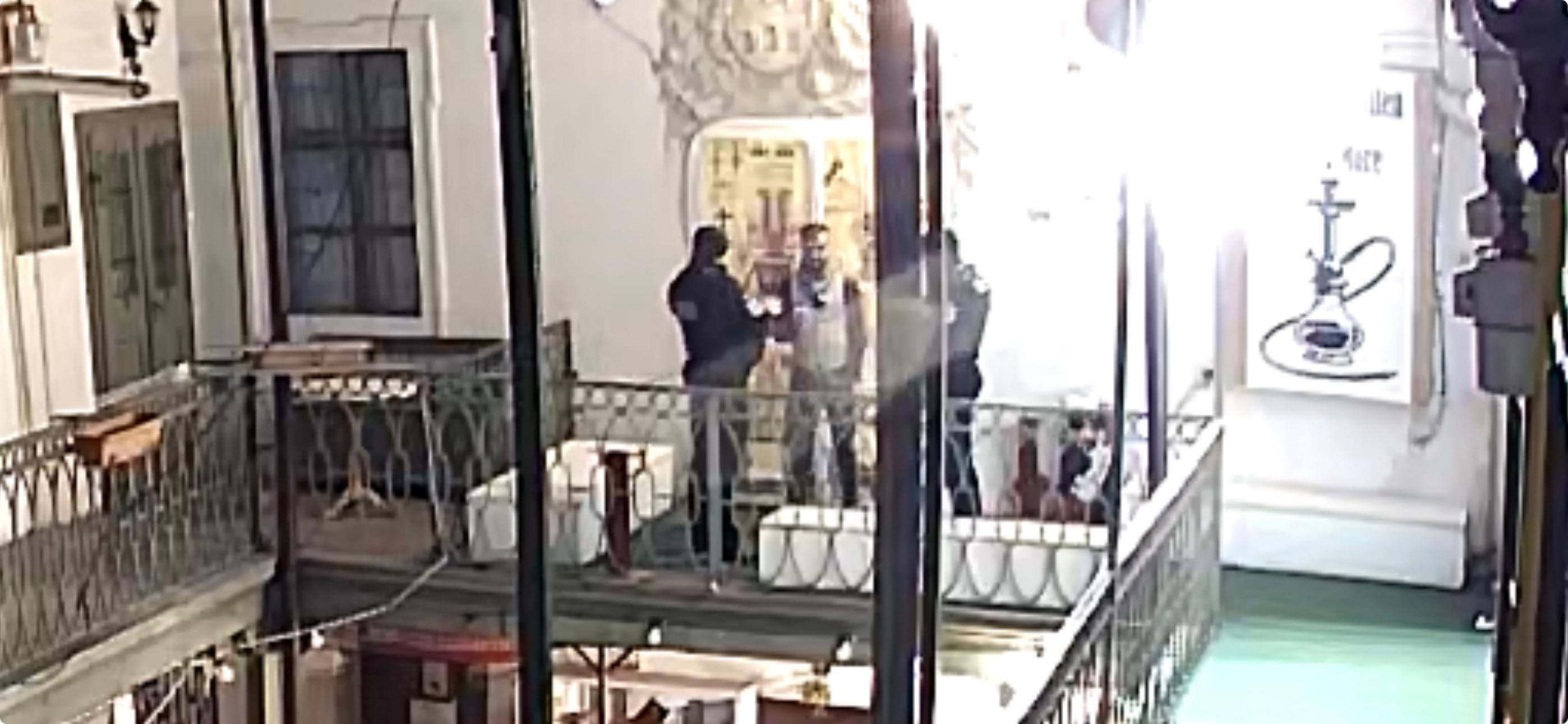 Clubul din Casa Michael Brukenthal funcționează fără acord din 2023. Poliția a sancționat patronul de 17 ori și a deschis mai multe dosare penale