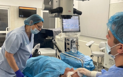 Un singur medic din Sibiu a fost de acord să opereze gratuit un om al străzii. Bărbatul avea cataractă. Operația i-a asigurat un loc într-un cămin de bătrâni