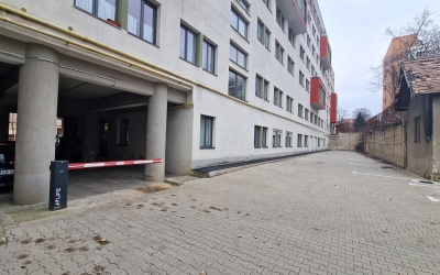 Urbana organizează în premieră licitație pentru închirierea a 9 locuri de parcare, la doi pași de centrul Sibiului. Prețul este sub tariful practicat de primărie