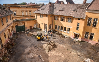 Ambulanța pentru Monumente intervine la fosta Mănăstire a Ursulinelor. Eugen Vaida: Sunt undeva la 50.000 de țigle care trebuie schimbate