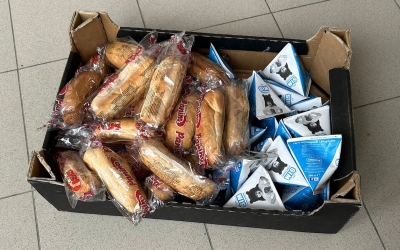 Calitate discutabilă și risipă a alimentelor în programul „Laptele și cornul”. Părinții au făcut o petiție, iar directorii au reacționat: „Am avut surpriza de a găsi și insecte în biscuiți”