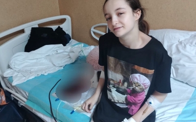 Adolescenta din Sibiu cu probleme grave la ficat, pe lista de transplant după noi complicații. Familia cere ajutor: „Orice sprijin înseamnă o șansă în plus pentru Georgiana”