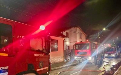ACTUALIZARE Incendiu într-un apartament de pe strada Siretului. Bărbatul găsit în stop cardio-respirator a decedat