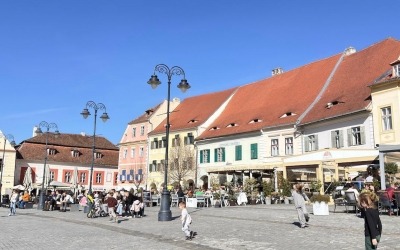 Vreme de primăvară joi, la Sibiu: 13 grade Celsius, soare, vânt slab