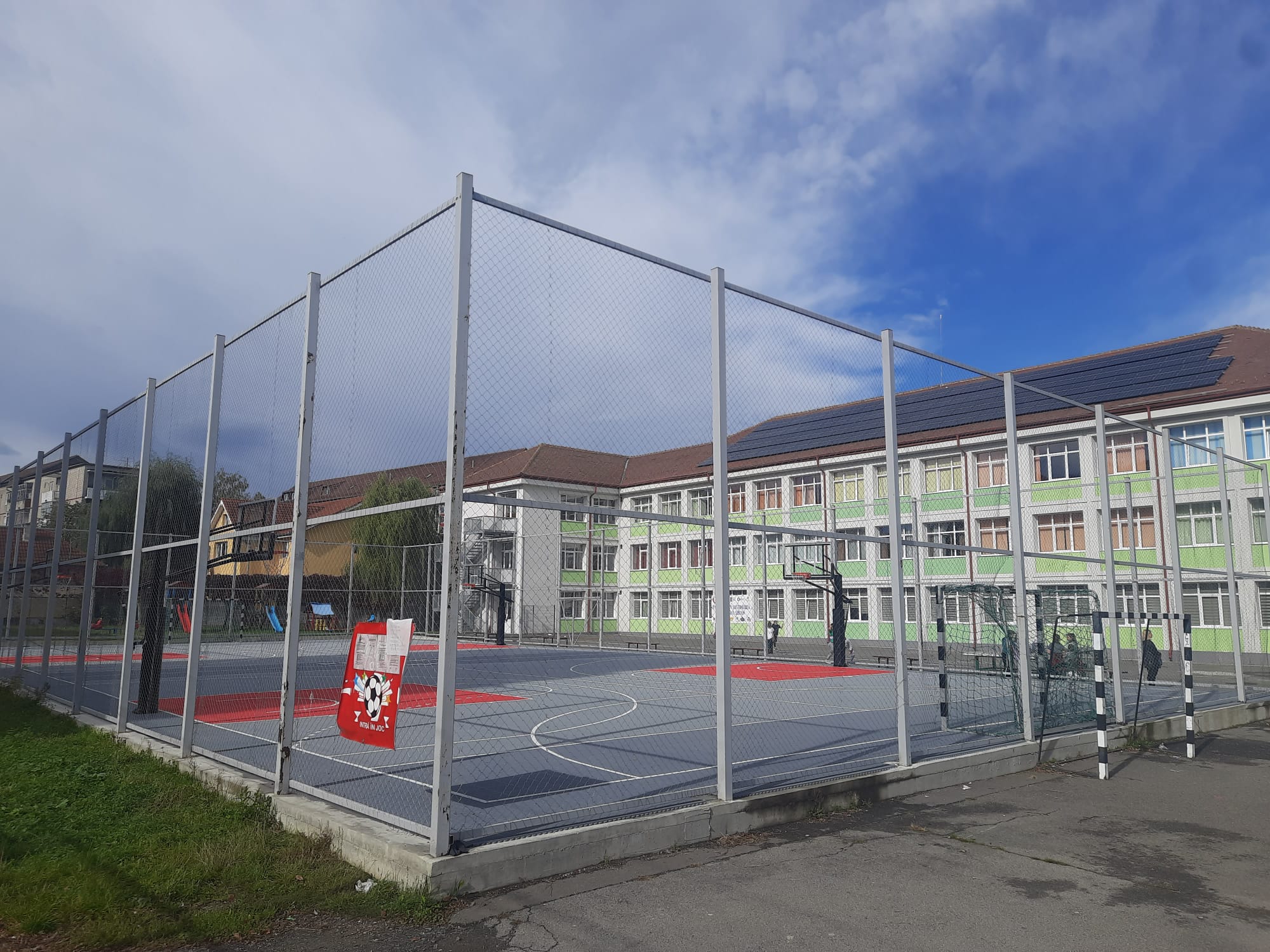 scoala 21 teren de sport