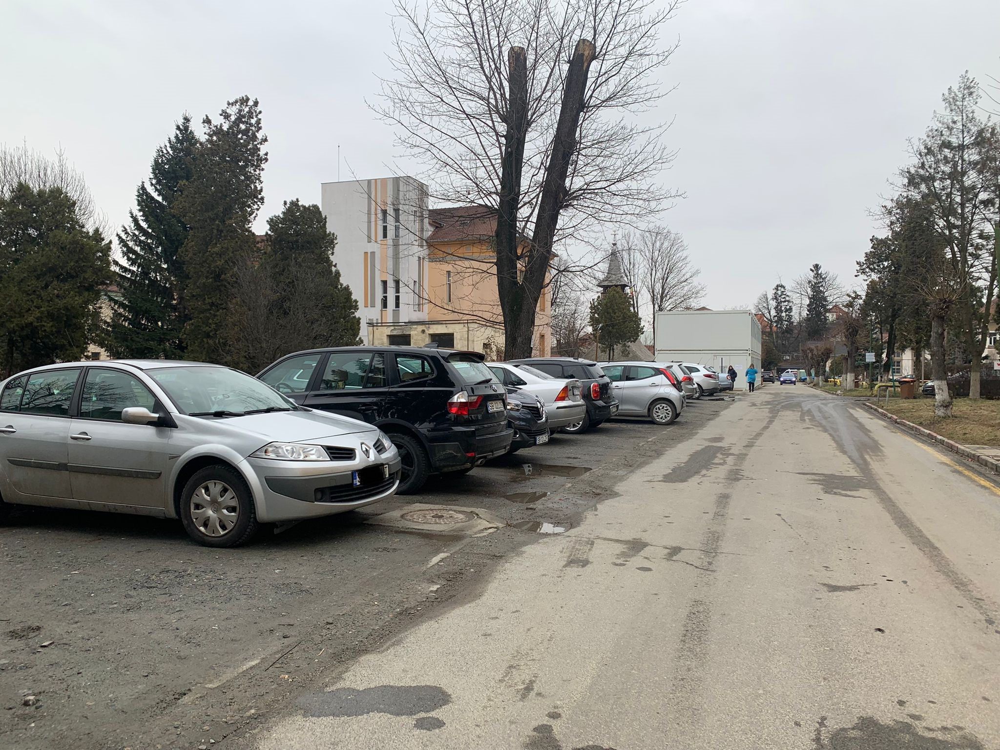 Spitalul Judetean parcare aglomerata