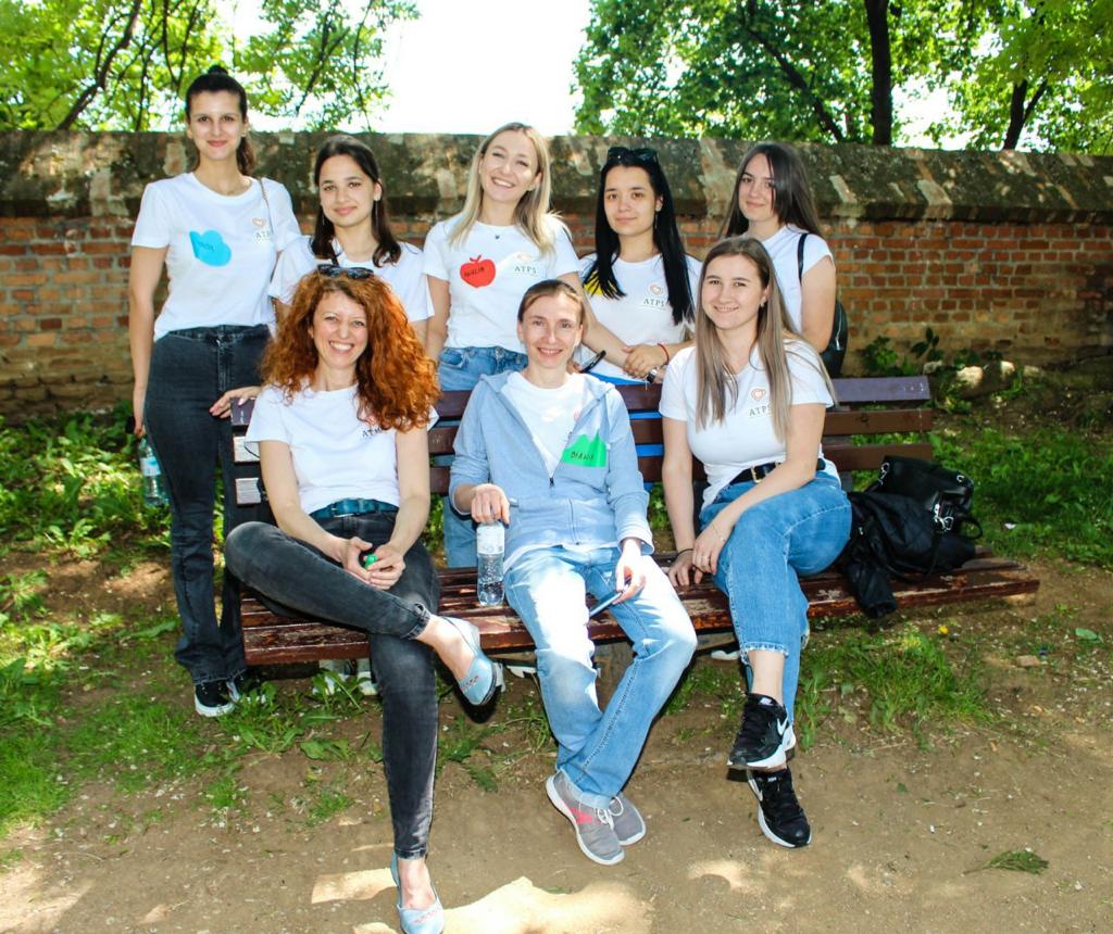 https://www.turnulsfatului.ro/2022/05/27/foto-zi-de-poveste-pentru-140-de-copii-de-la-scoala-din-porumbacu-care-au-vizitat-sibiul-cei-mai-multi-pentru-prima-data-193265