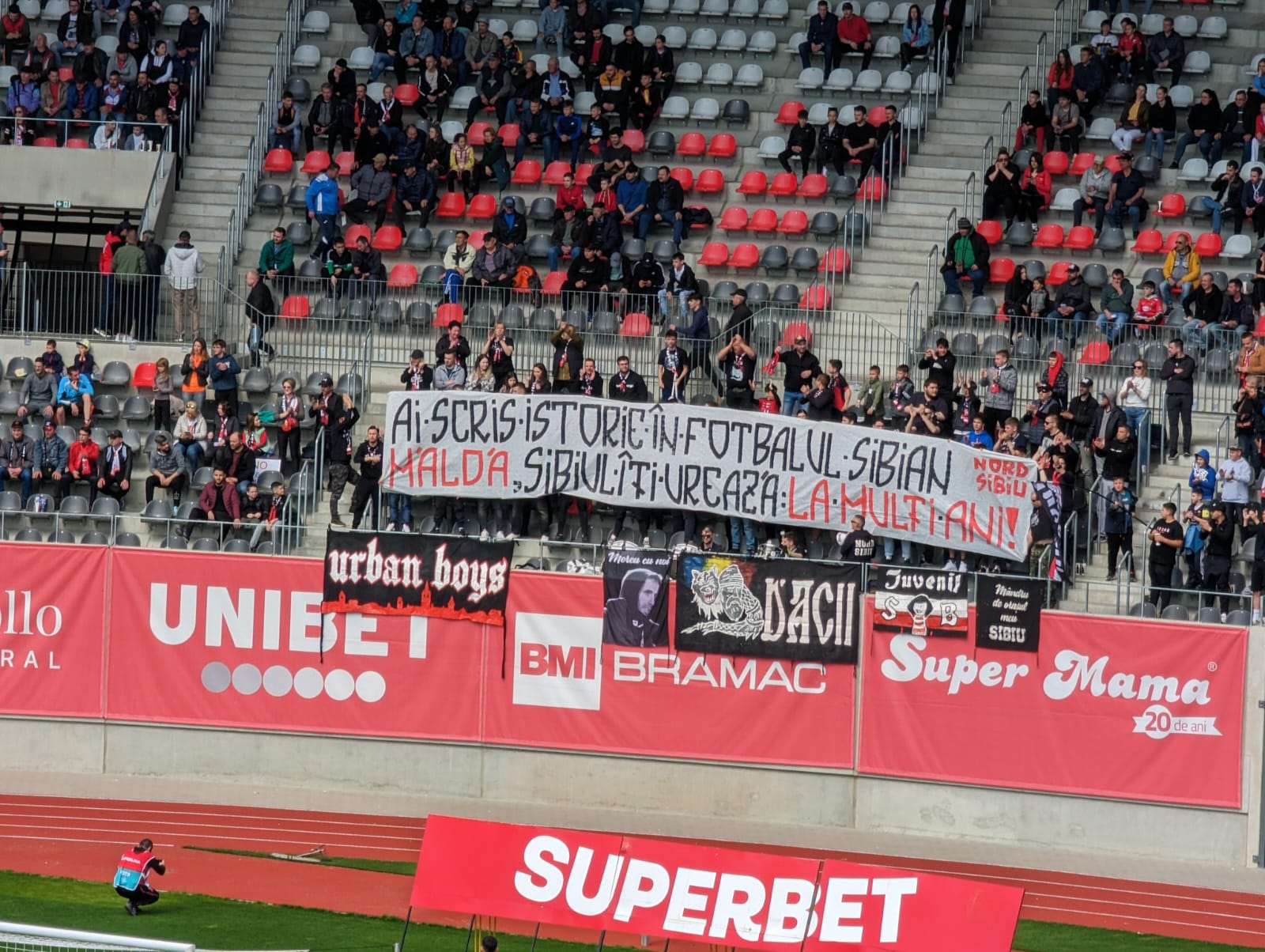 suporteri tribuna