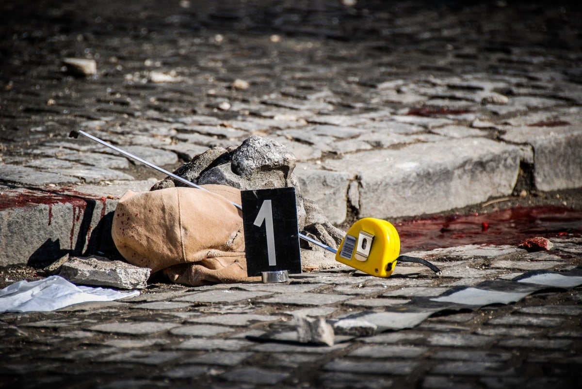 femeie omorata ornament cazut cladire (1) (Copy)