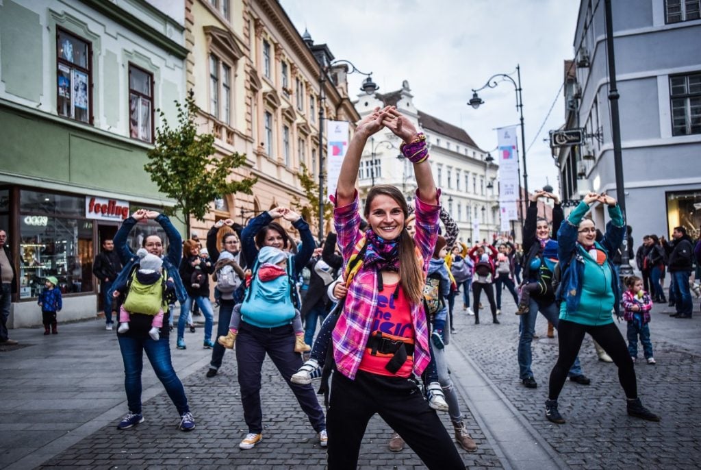 flashmob-mams-babywearing-sibiu-12-iylx
