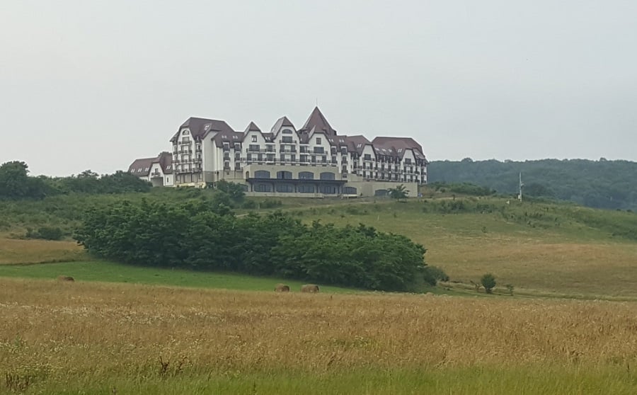 hotel-bradu-din-fata-xpal
