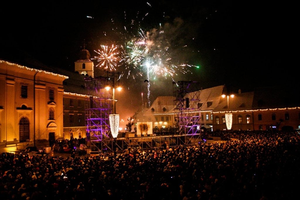 Artificii la Revelion 2007, noapte în care a fost deschis oficial și programul Sibiu Capitală Culturală Europeană. Foto: arhiva turnulsfatului.ro