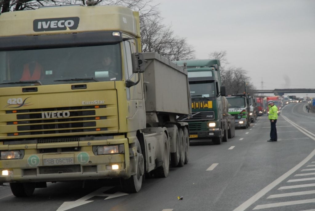 trafic-blocat-circulatie-tiruri-dn-1-vestem-politist-politie-4-bg7i