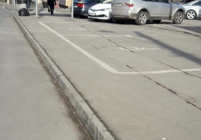 parcare-handicap-bordura-3-e1519127785511-isnm