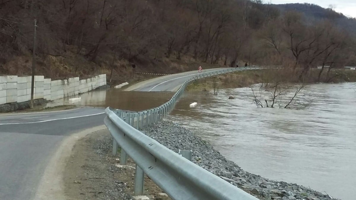 Inundații pe Târnava Mare, în zona Dumbrăveni. Foto: arhiva turnulsfatului.ro