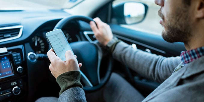 using-your-mobile-phone-whilst-driving-fnxy