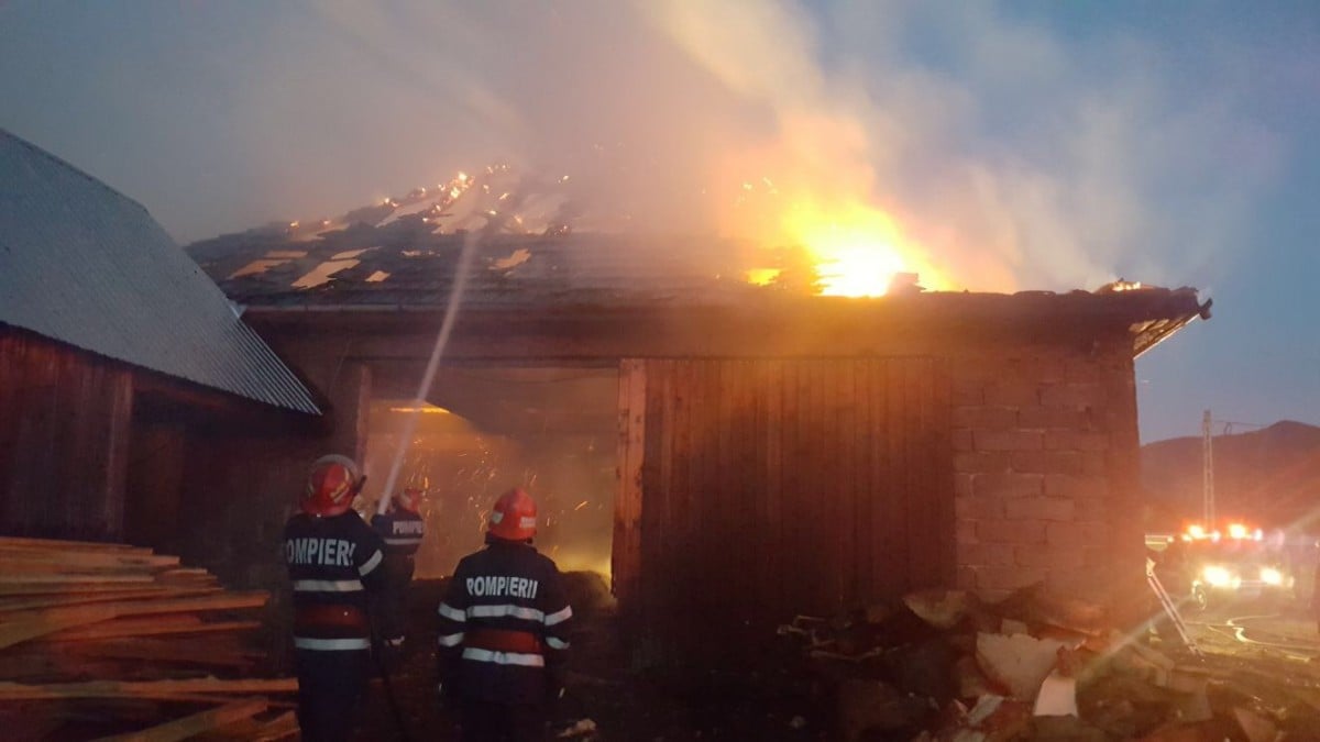 incendiu-isu-pompieri-3-2yqt