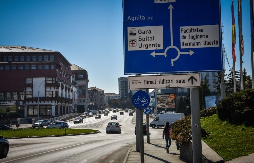 sens-giratoriu-piata-unirii-semn-birou-ridicari-auto-masini-sibiu-dt0a