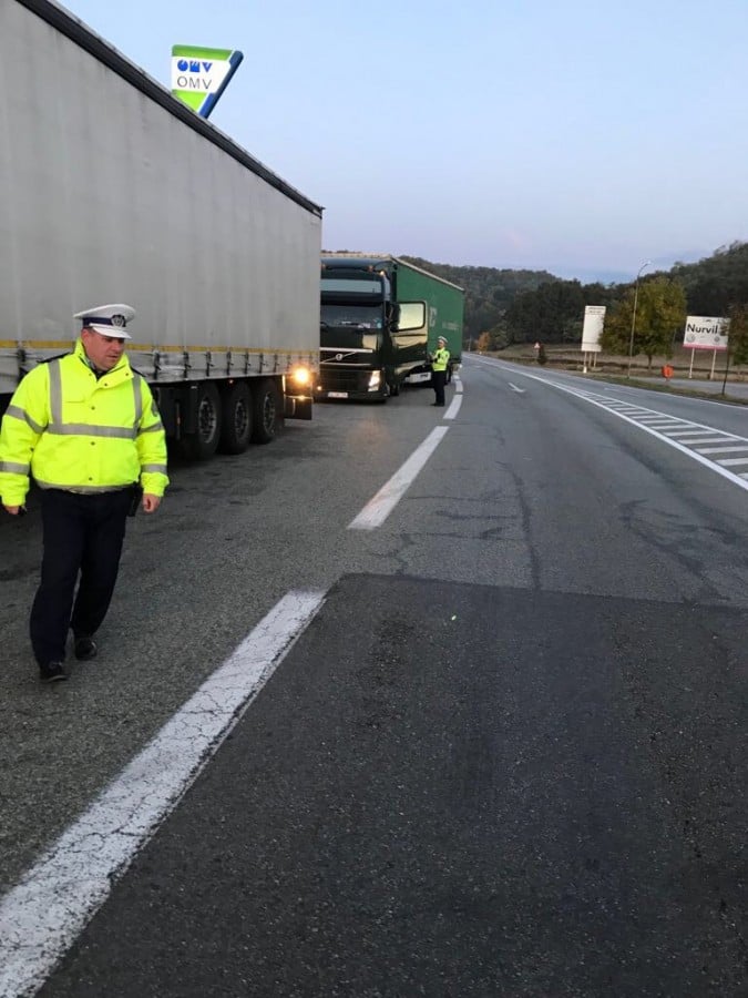 politie-politist-valea-oltului-dn-7-tir-3-ymnc