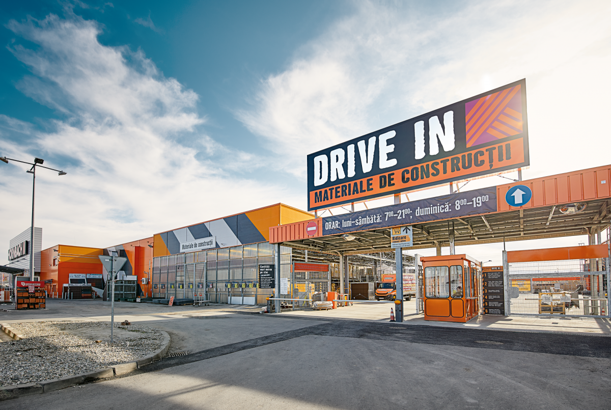 RO-785_DriveIn_01_4c