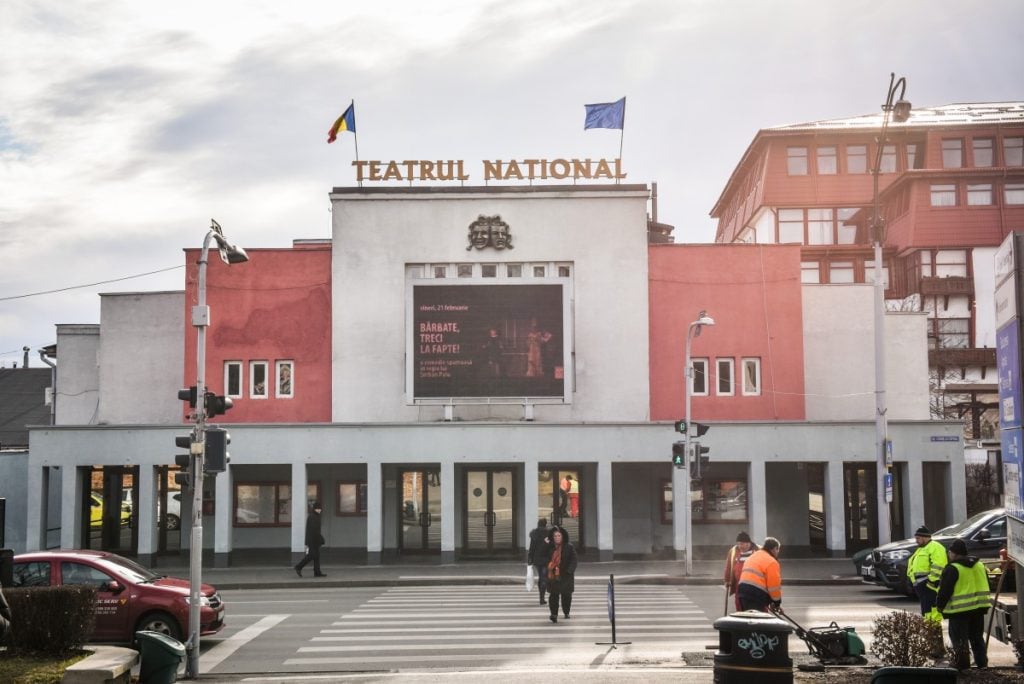 teatru-2-h7hn