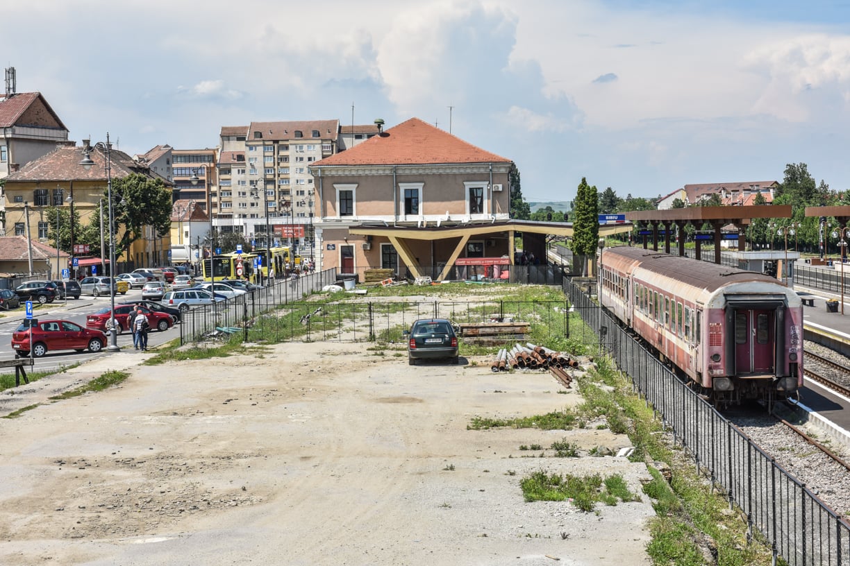 Gara CFR Sibiu: după 70 de ani, platforma X va fi demolată și înlocuită cu spații verzi și lizieră de brazi