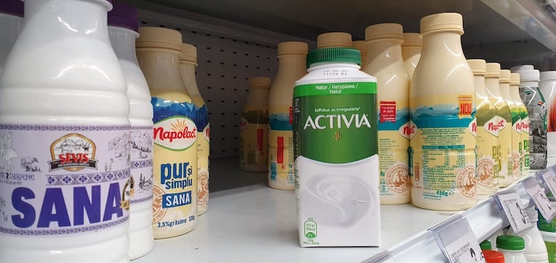 Am fost în fabrică să văd cum se produce iaurtul la marginea Sibiului
