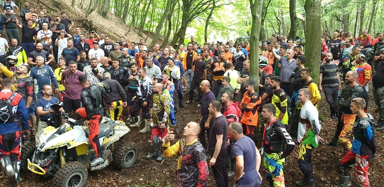 Video | Sute de ”ATV-iști” reuniți în pădurile Sibiului. Polițiștii au dat o amendă de 3.000 de lei