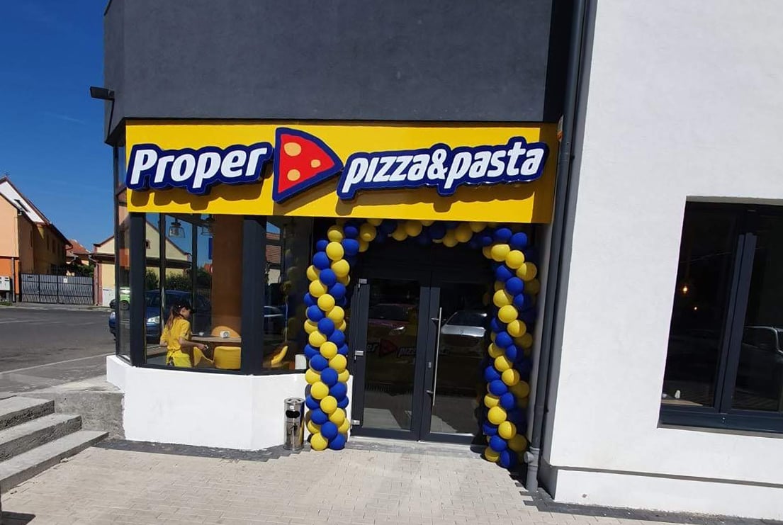 Proper pizza&pasta - singura pizzerie din Sibiu care pune la dispoziția clienților o bibliotecă