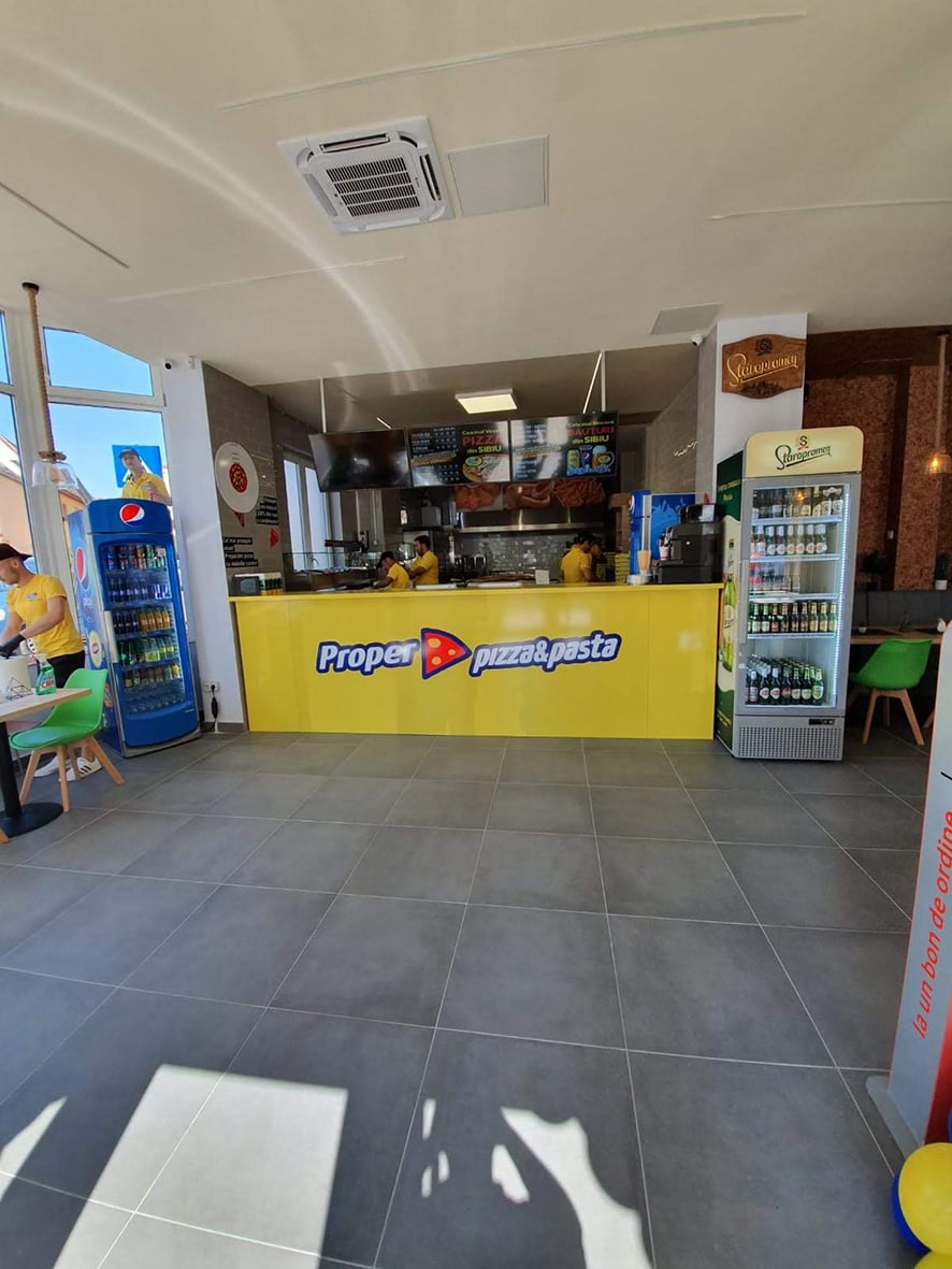 Proper pizza&pasta - singura pizzerie din Sibiu care pune la dispoziția clienților o bibliotecă