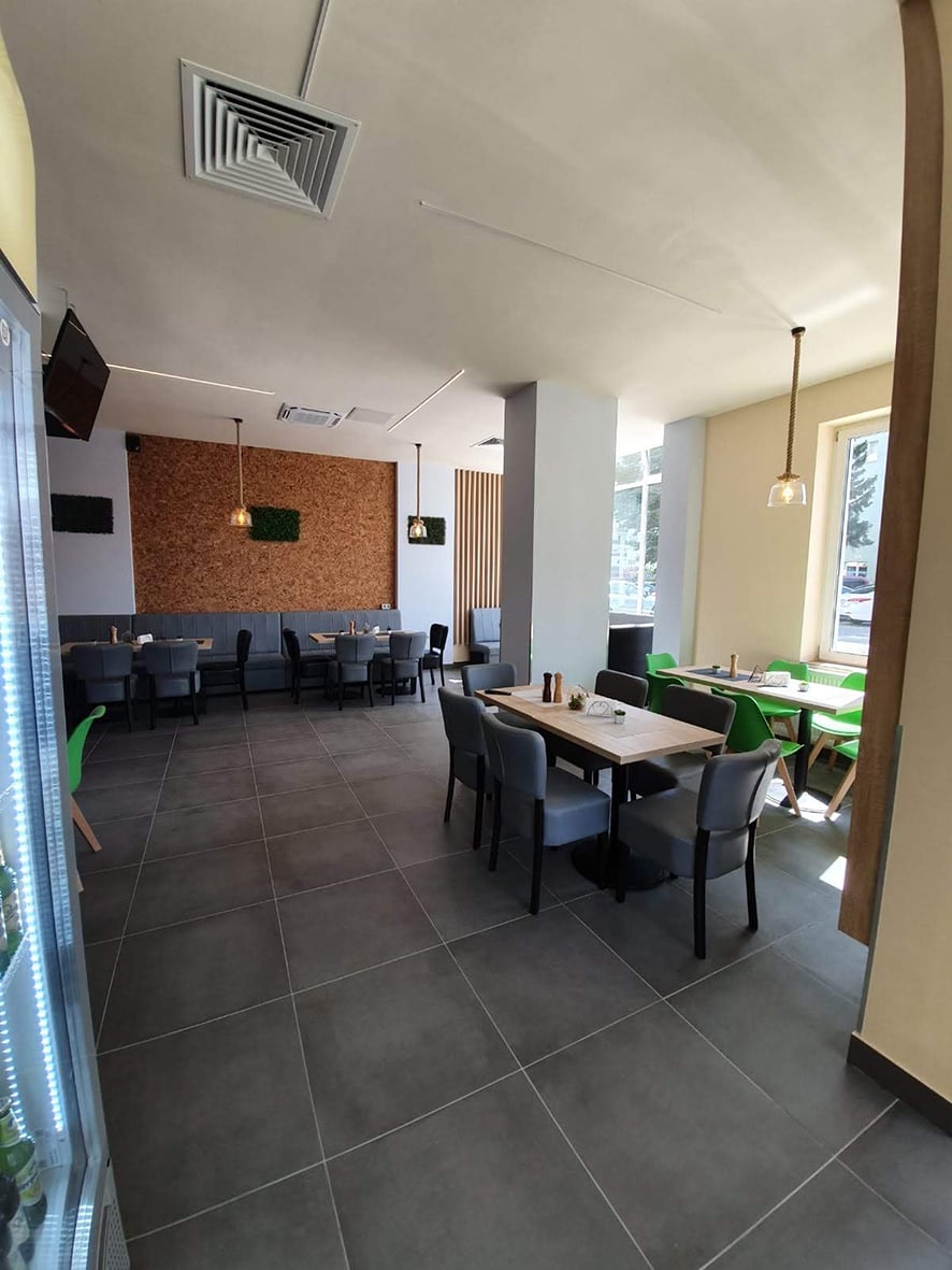 Proper pizza&pasta - singura pizzerie din Sibiu care pune la dispoziția clienților o bibliotecă