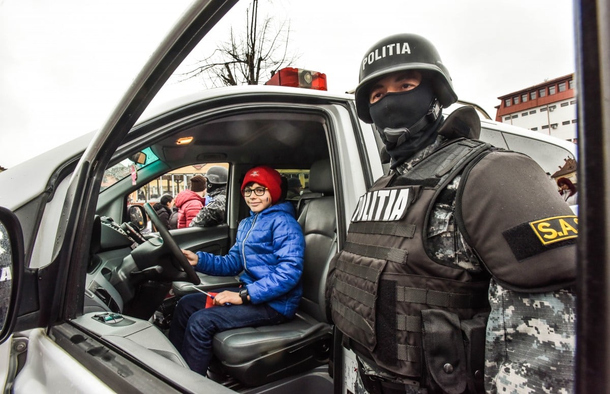 FOTO VIDEO 1 Decembrie la Sibiu, când românii îl puteau celebra. De la Parada Centenarului, la cei 700 de copii care au cântat împreună