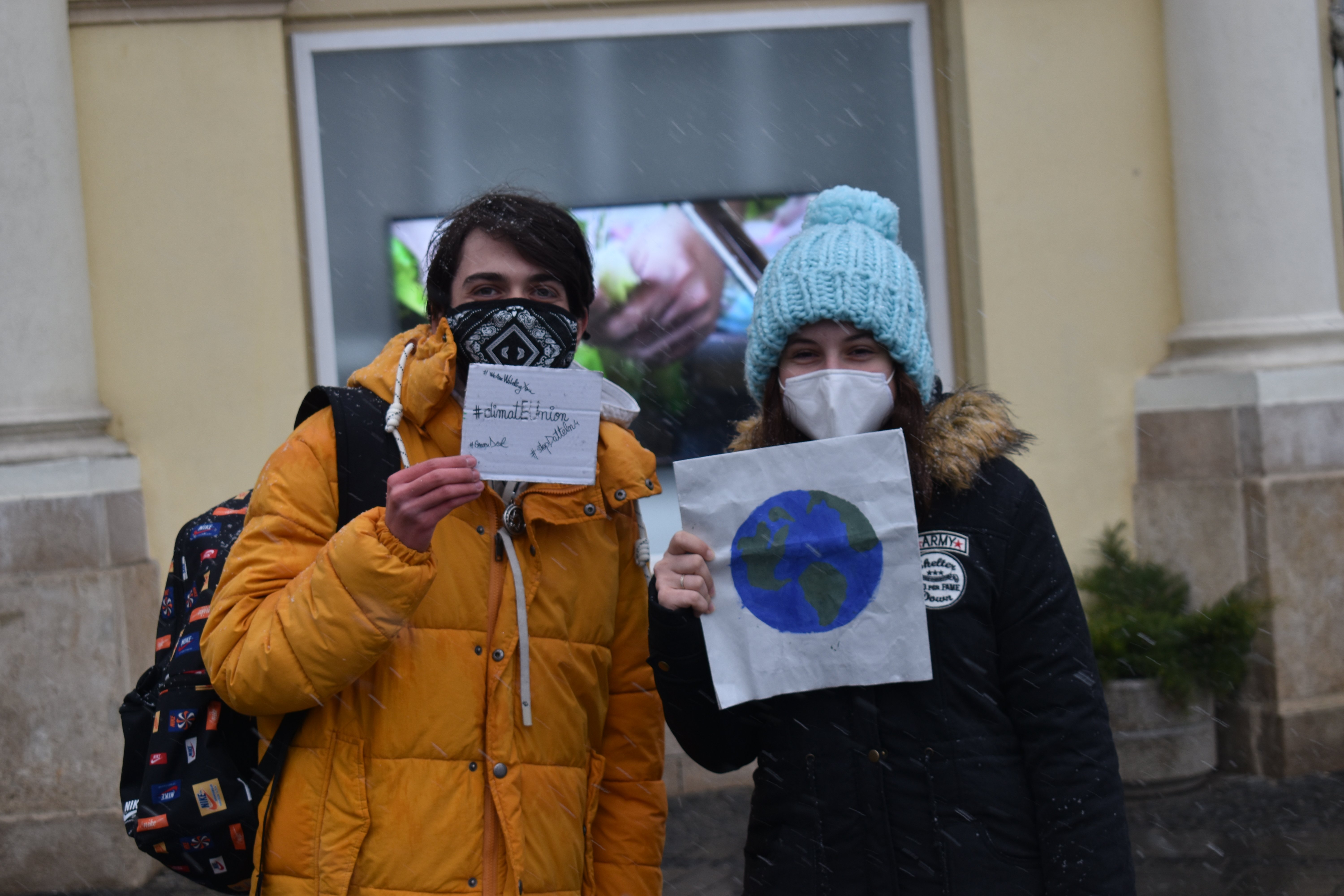 FOTO Protest în Piața Mare pe tema crizei climatice al celor de la Fridays For Future Sibiu