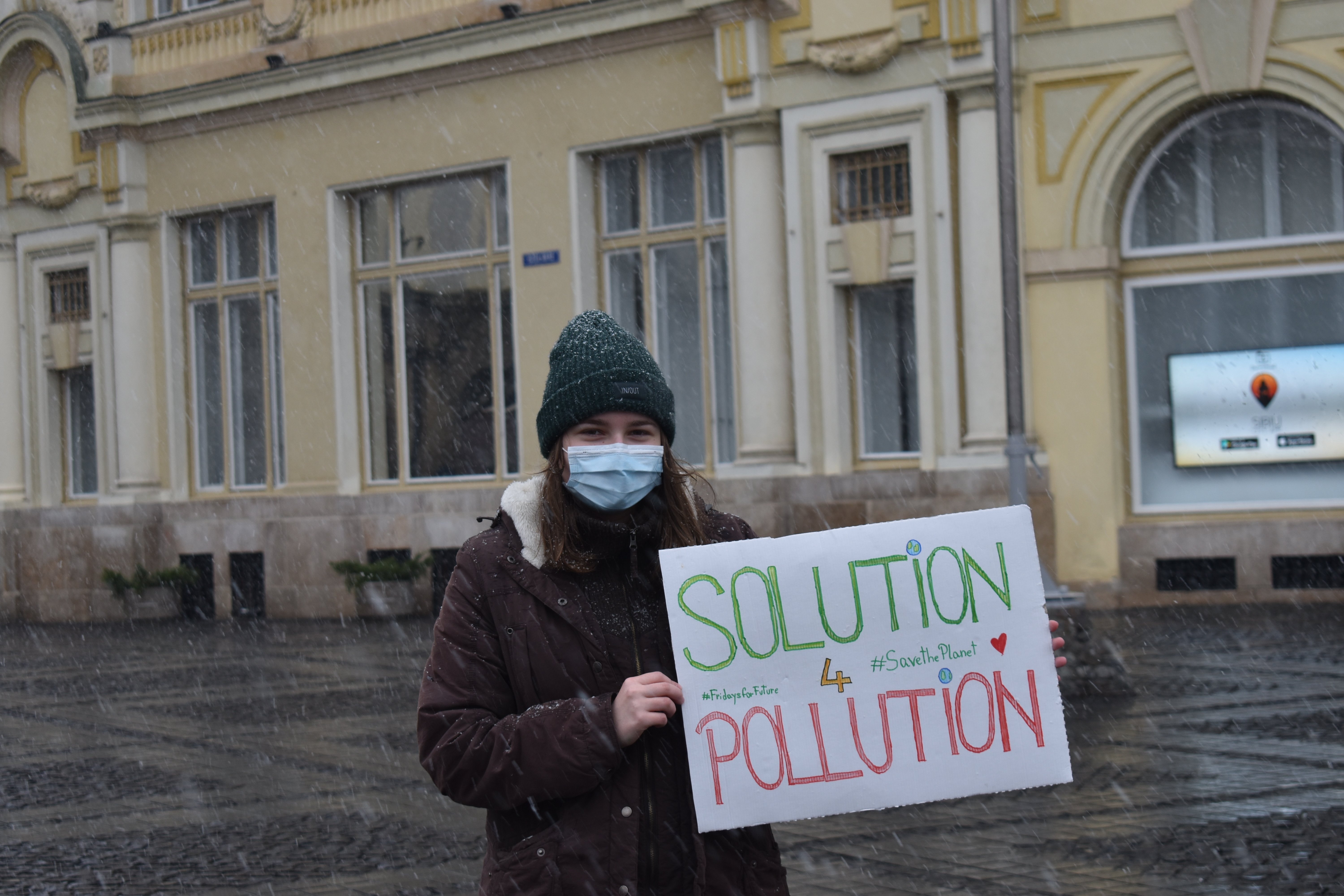 FOTO Protest în Piața Mare pe tema crizei climatice al celor de la Fridays For Future Sibiu