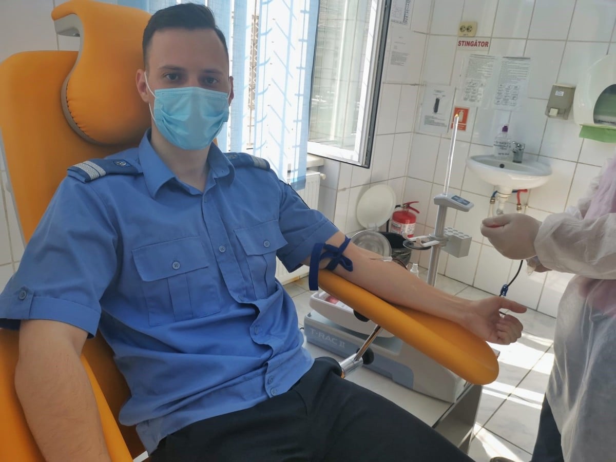 Jandarmii sibieni au donat sânge. Unul dintre ei a donat plasmă, după ce s-a vindecat de COVID