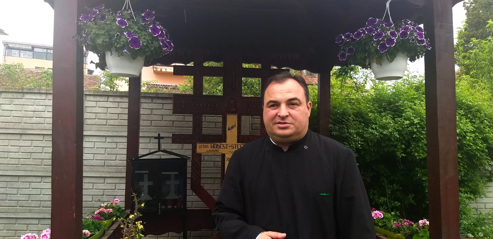 Bisericile din spitale. Ce spun preoții Cătălin Dumitrean și Nicolae Latchescu care vizitează bolnavii de COVID