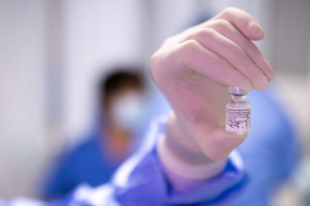 vaccin-anti-covid-7p6s