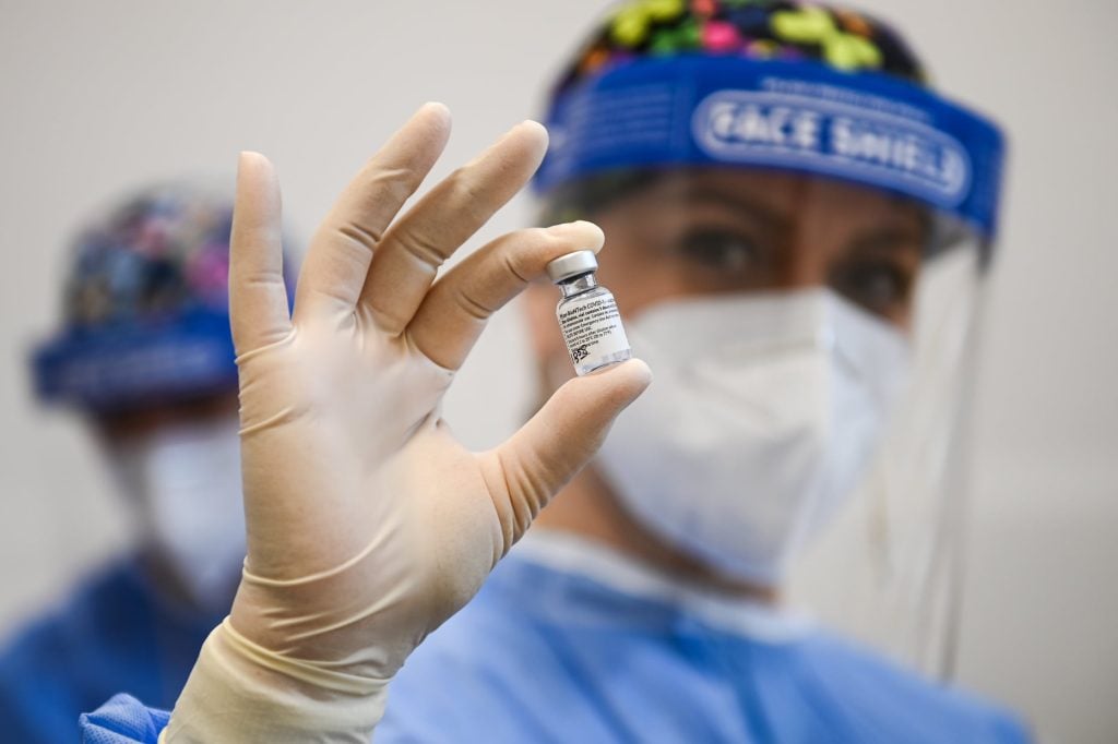 vaccin-vaccinare-coronavirus-spital-foto-primaria-sibiu-1-q5wv
