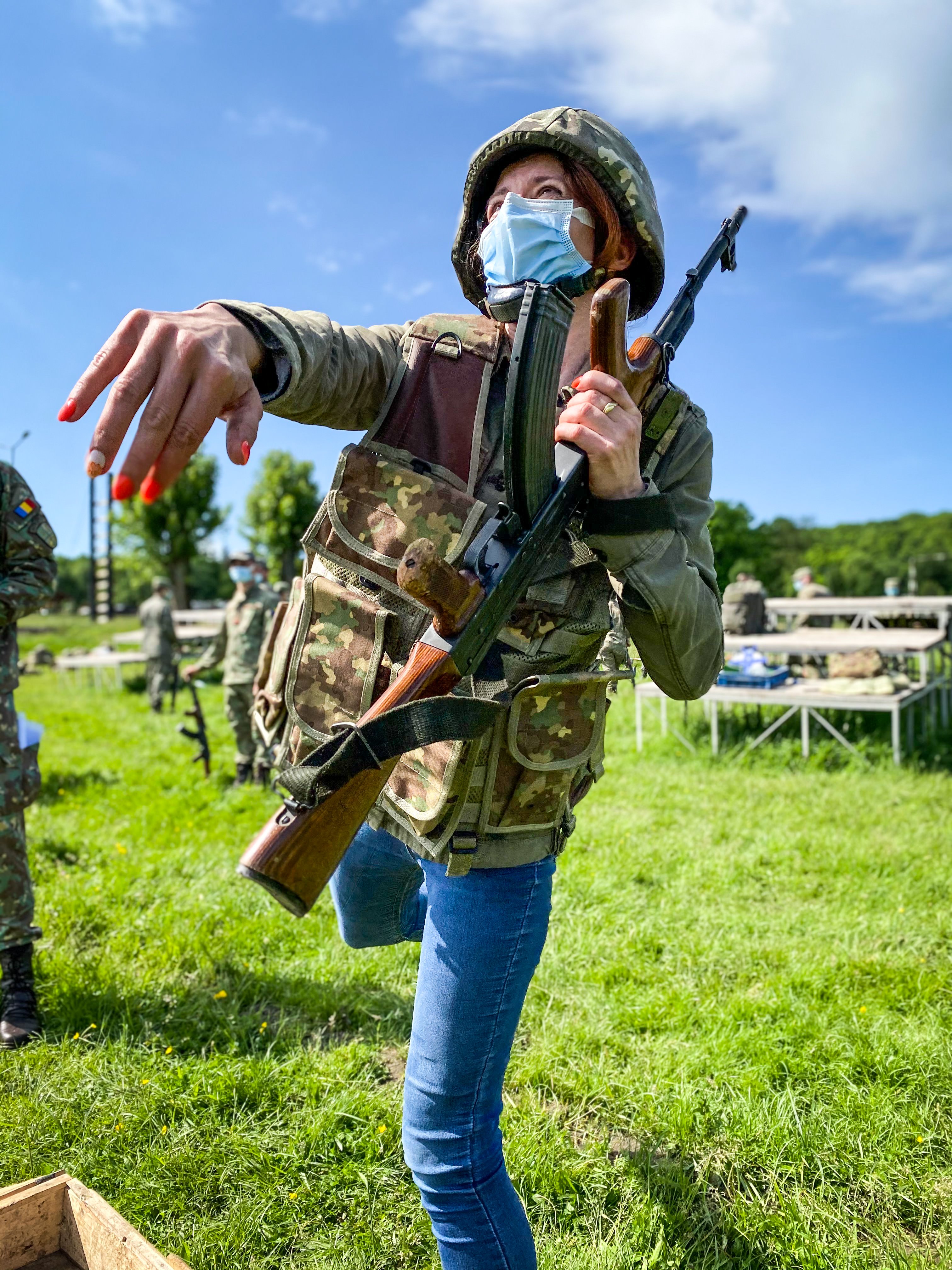 FOTO/VIDEO: Recrut la 50 de kilograme. Antrenament militar alături de studenții din anul I AFT