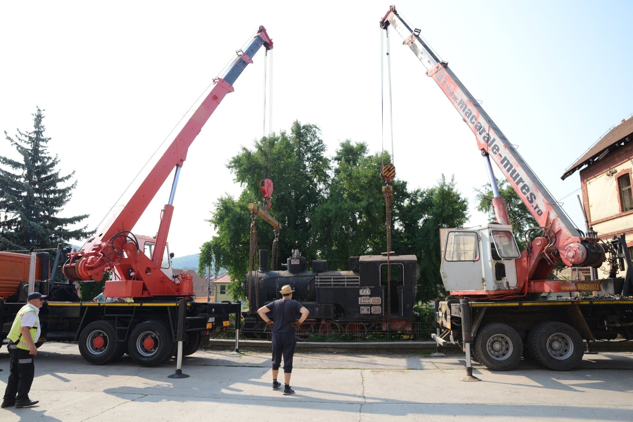 După 26 de ani, una din vechile locomotive cu abur ale mocăniței s-a întors acasă