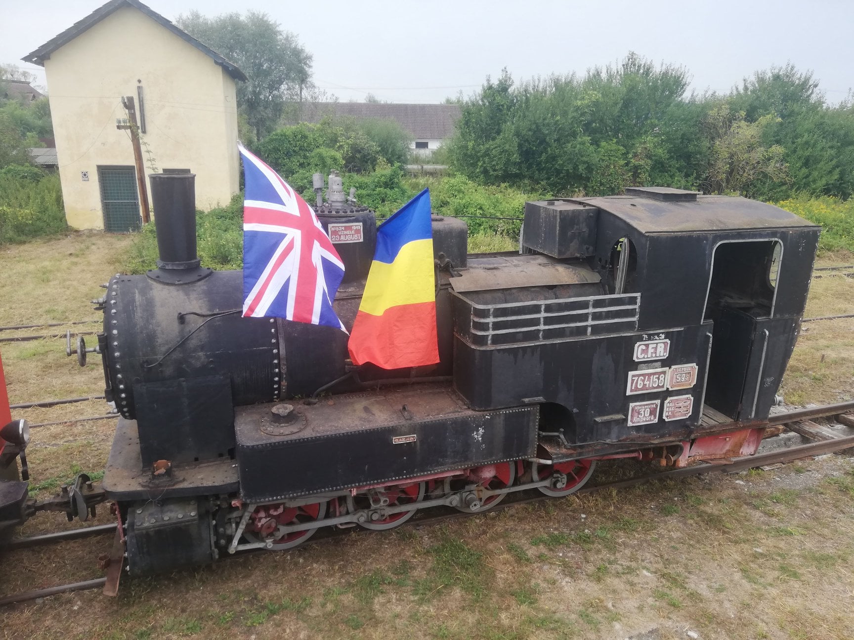 După 26 de ani, una din vechile locomotive cu abur ale mocăniței s-a întors acasă