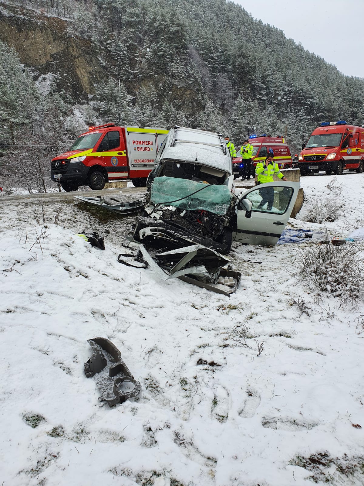 Actualizare accident Rășinari: Șoferul autoturismului a intrat pe contrasens și a lovit un autobuz Tursib