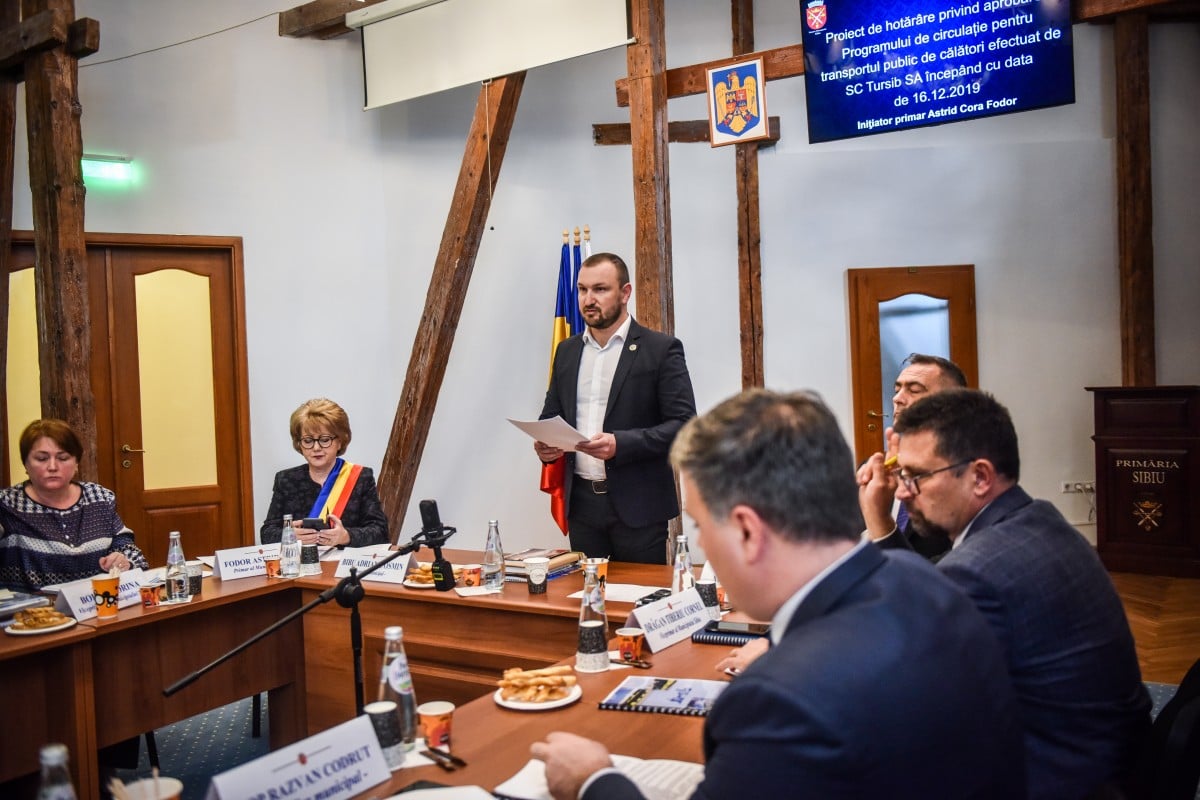 După ce au vrut să-i schimbe conducerea, consilierii Sibiului au fost scoși din acționariatul Tursib. Fodor, acuzată de lipsă de transparență